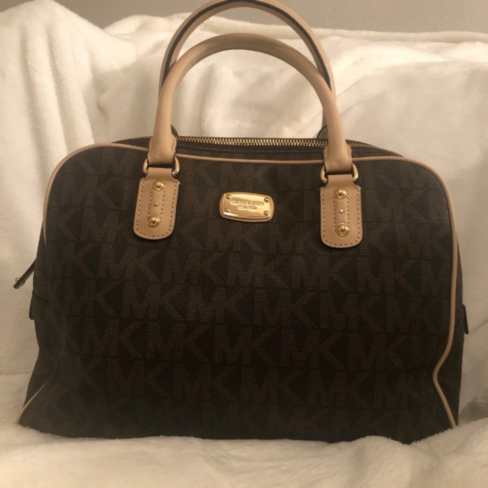 🔥New LISTING!Michael Kors handbags with matching wallet
